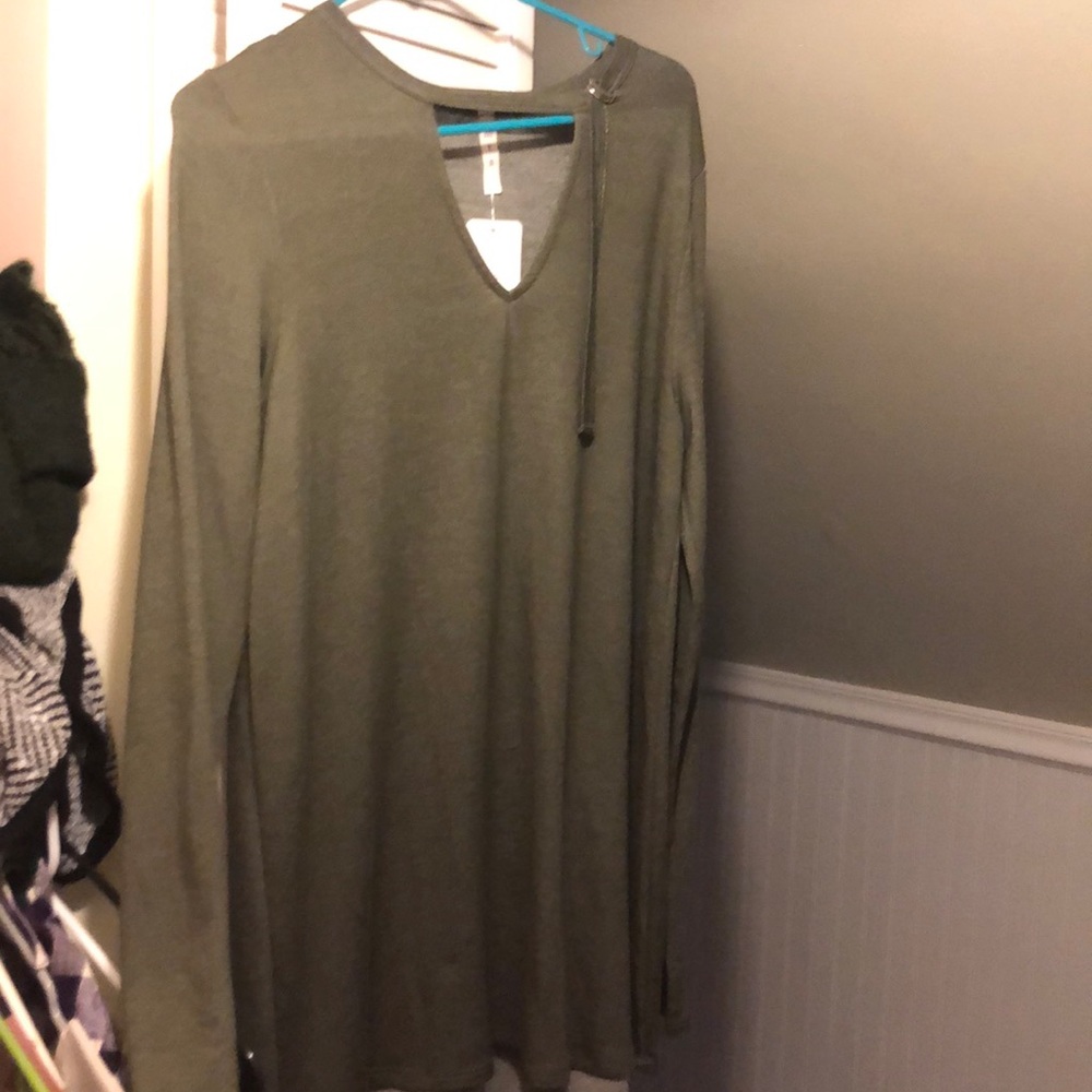 Long sleeve green top